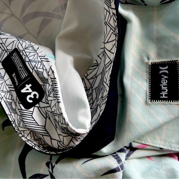 Hurley Men’s Board Short Size 34 - Picture 2 of 3